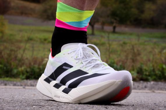 Le test détaillé des adizero Adios Pro 4 d'adidas. La meilleure ?