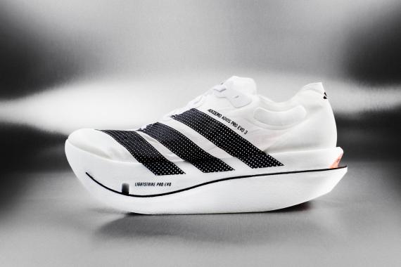 Adizero Adios Pro Evo 3 : moins de 100 grammes aux pieds