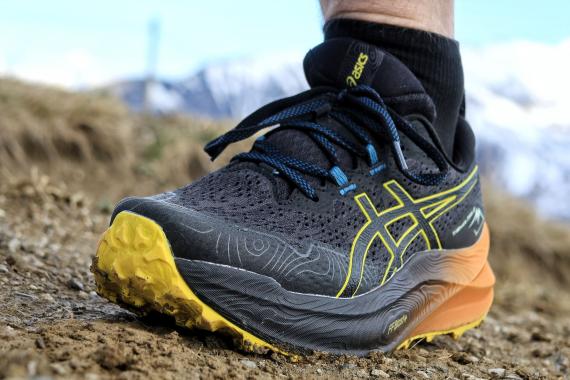 Le test détaillé des Asics Trabuco Max 2, la plus amortie de la marque en Trail