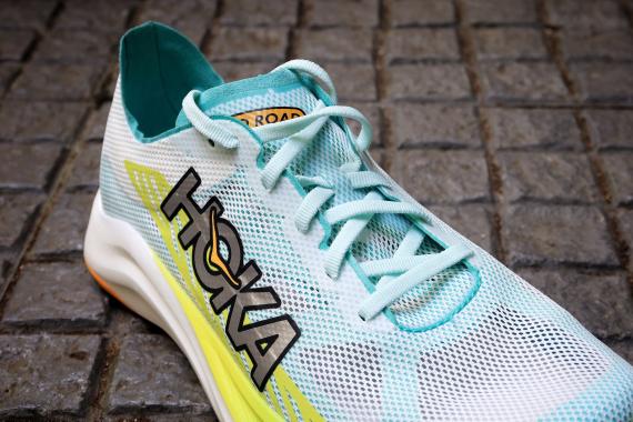 Notre avis sur les Hoka Cielo Road, des chaussures racées pour le court !