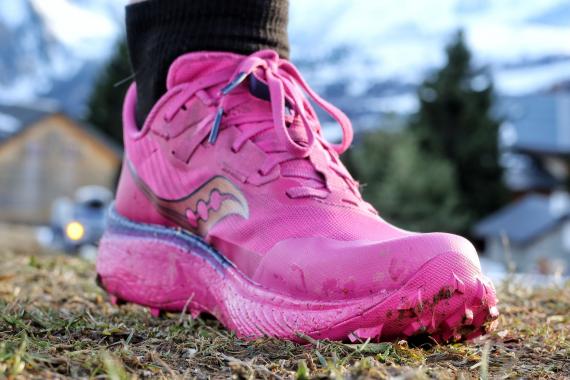 Le test des Saucony Endorphin Edge, les chaussures de trail à plaque carbone