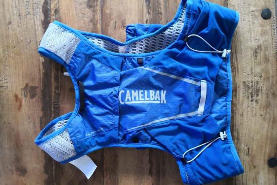Le Camelbak Ultra Pro est aussi dispo en bleu
