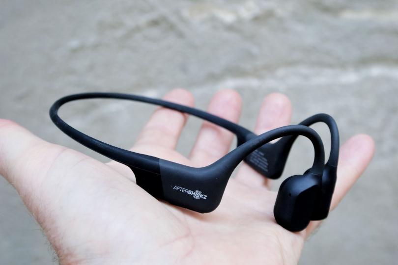 Le test détaillé des écouteurs AfterShokz Aeropex à conduction osseuse