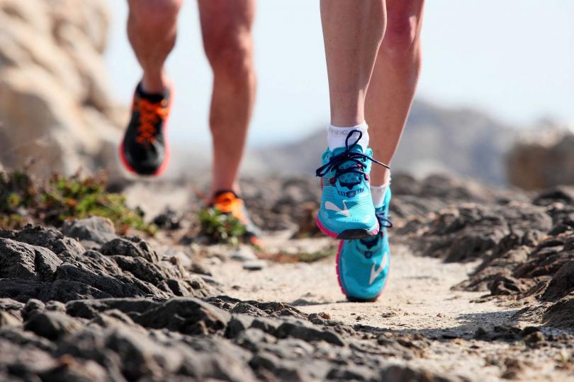 Gros plan sur les pieds d'une traileuse