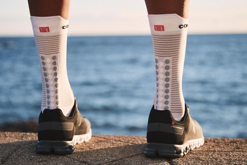 Les chaussettes Compressport Racing Socks High V4
