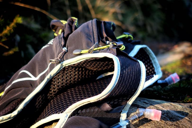 Osprey Duro 1.5l | La poche à eau remplacée par une veste de pluie