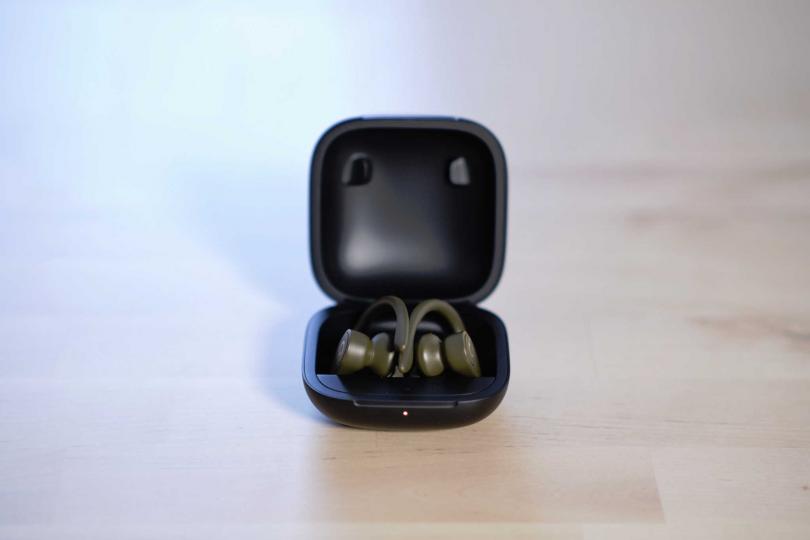 Les Powerbeats Pro et le chargeur