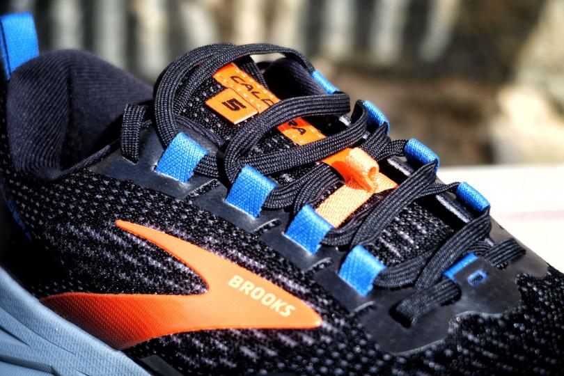 Brooks Caldera 5, les lacets et la languette