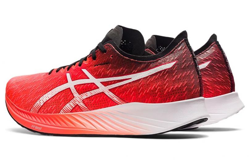 Asics Magic Speed, 3/4 arrière