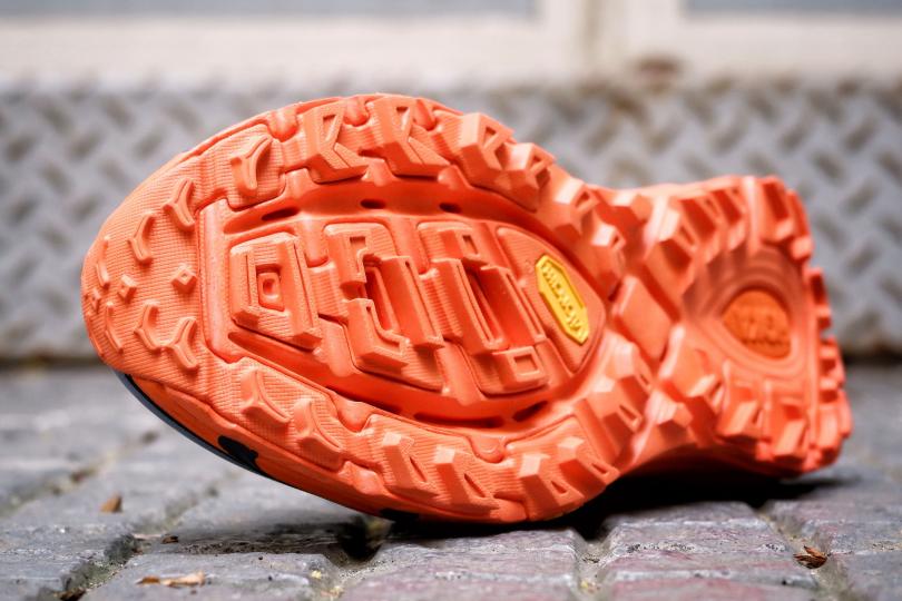 La semelle Vibram de la Hoka Mafate Speed 3