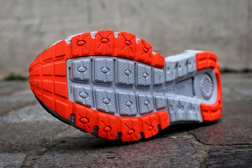 La semelle de la Under Armour Hovr Mega 2 Clone