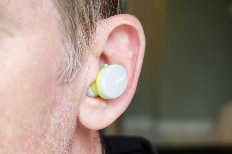La tenue des Bose Sport Earbuds dans l'oreille