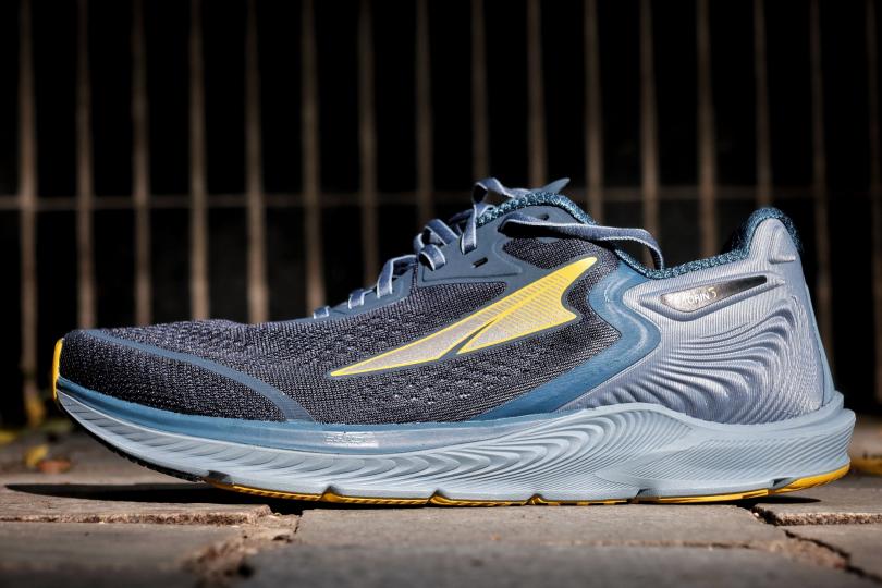 Altra Torin 5, vue de profil