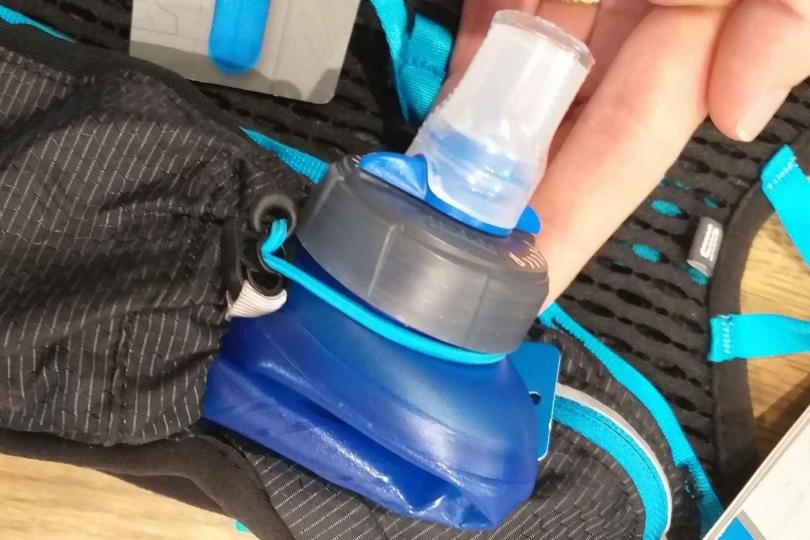 Une des deux flasques sur le Camelbak Ultra Pro