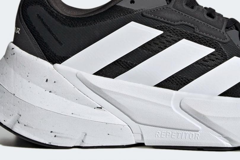 Zoom Adidas Adistar, coloris noir et blanc