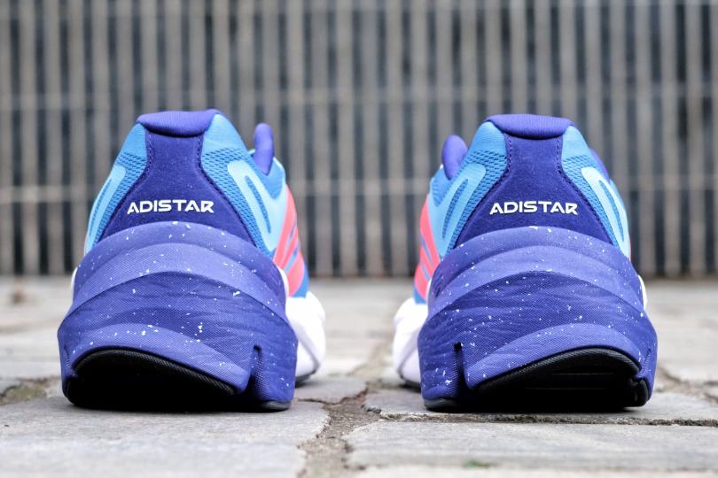 Vue arrière / talon des Adidas Adistar