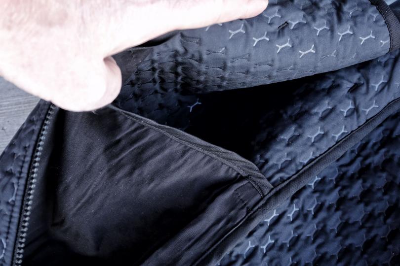 Sorte de poche intérieure de la Compressport Winter Insulated 10/10 Jacket
