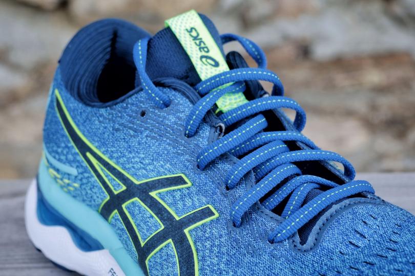 Languette et lacets de la Asics Gel Nimbus 24