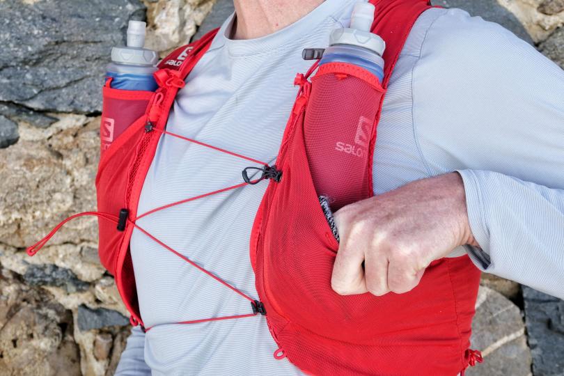 Le sac de trail Salomon Adv Skin 5 / poche pectorale