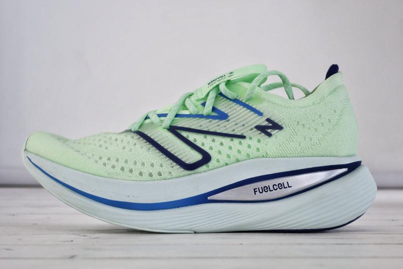 La New Balance SC Trainer de profil
