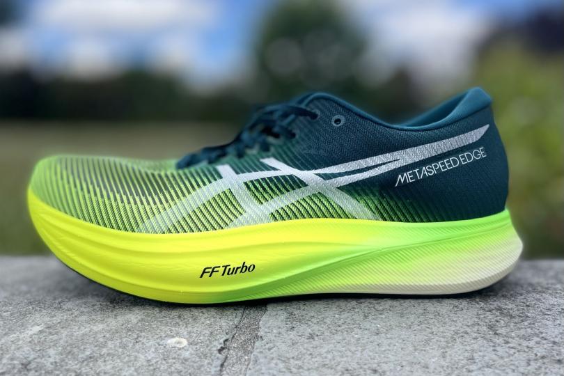 Asics MetaSpeed Edge + de profil (extérieur)