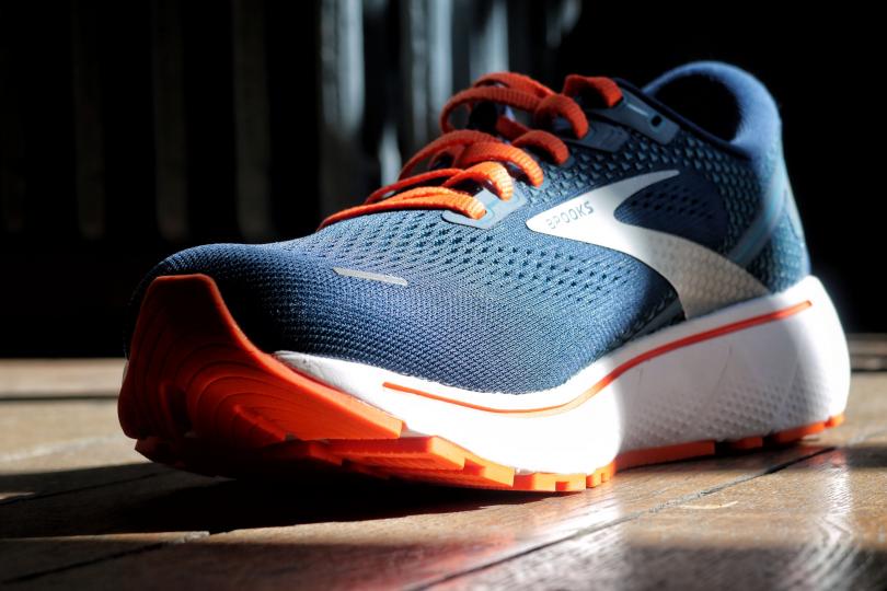 La Brooks Ghost 14, vue 3 quarts avant