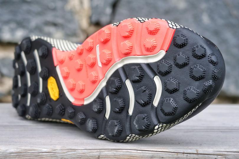 La semelle en vibram de la Under Armour HOVR Ridge TR