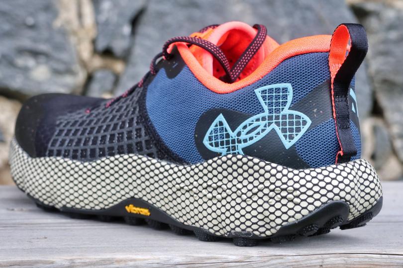 Vue 3/4 arrière sur la Under Armour HOVR Ridge TR