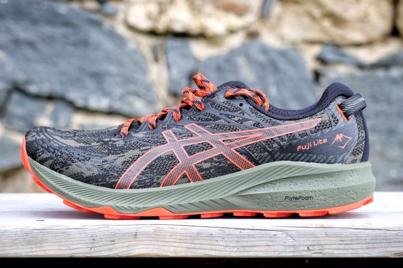 Asics Fuji Lite 3 vue de coté