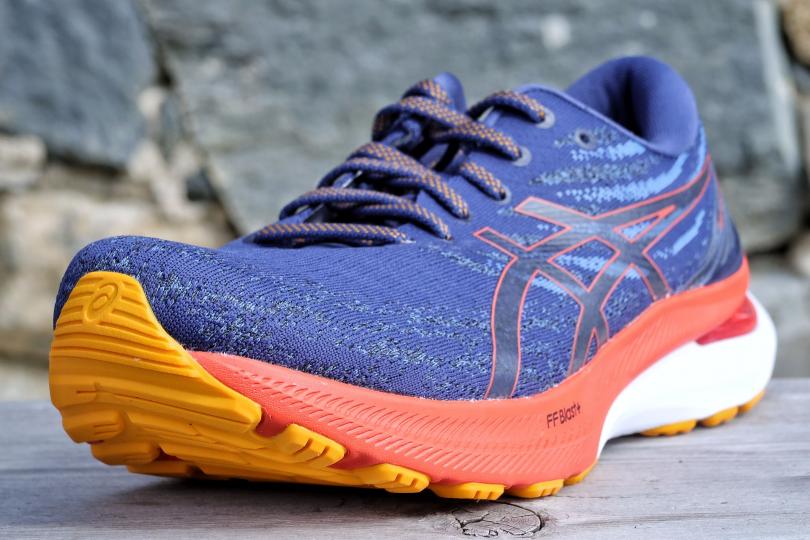 Asics Kayano 29, vue 3/4 avant