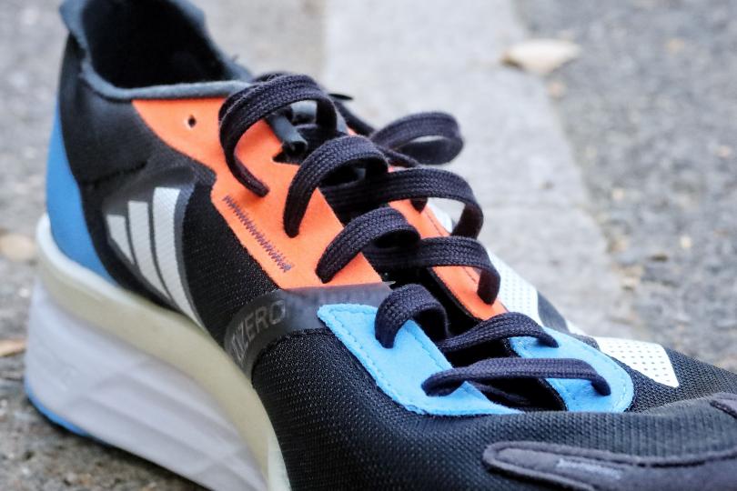 Zoom sur la tige des Adidas Adizero Boston 11