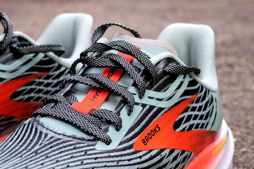 Les lacets et la languette de la Brooks Hyperion Max
