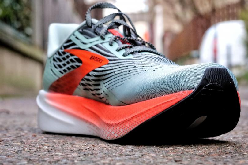 Brooks Hyperion Max, vue de 3 quarts