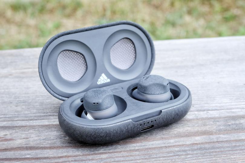 Les adidas FWD-02 Sport True Wireless / chargeur