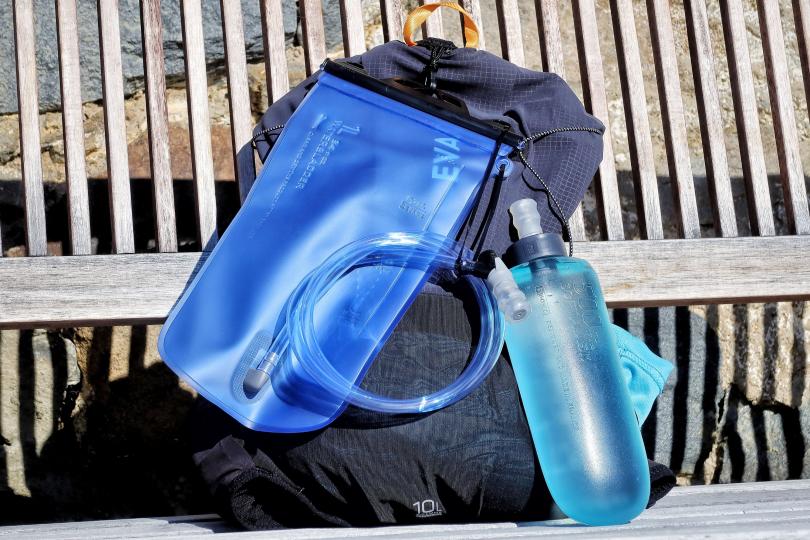 La poche à eau et les flasques pour le Sac Evadict Mixte 10l 2023