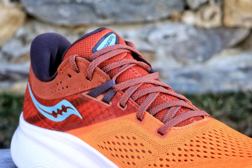 La tige et les lacets de la Saucony Ride 16