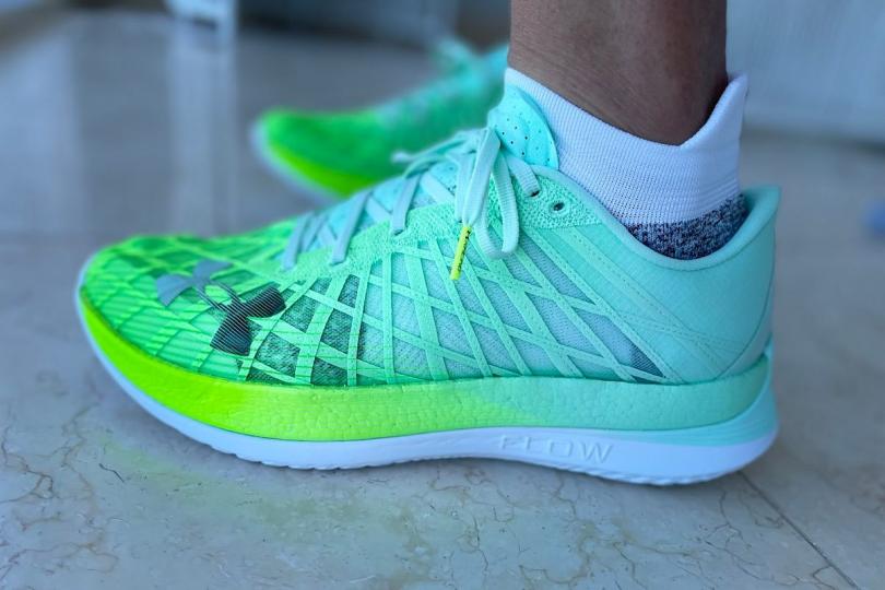 Les Under Armour Flow Velociti Elite de profil