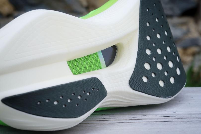 Sous la Saucony Endorphin Elite
