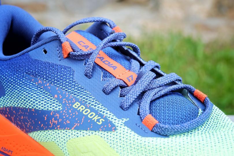 La languette et les lacets de la Brooks Cascadia 17