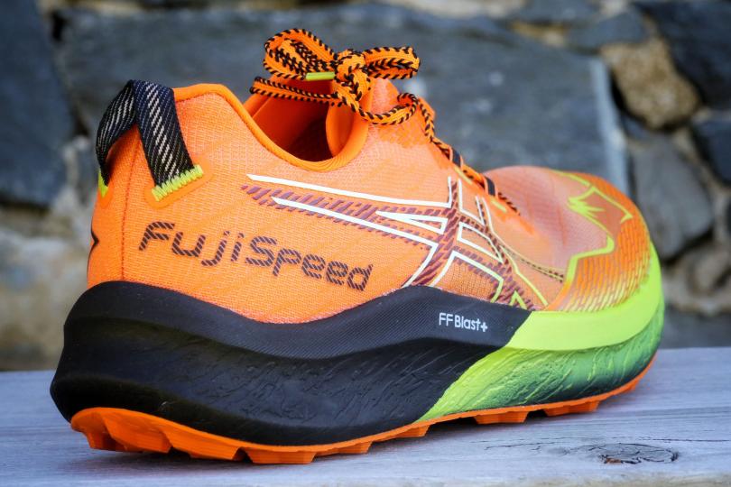 Asics FujiSpeed 2 vue de derrière