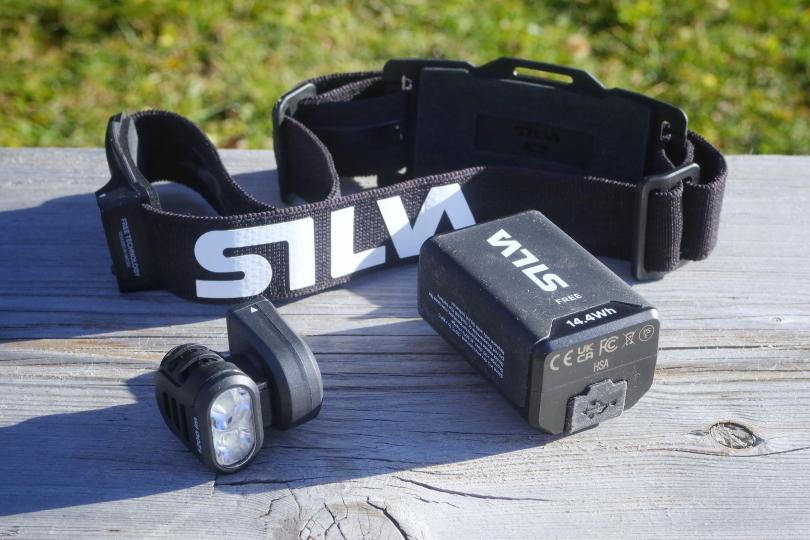 Le module optique, la batterie, le support / bandeau. Silva Free 1200 XS