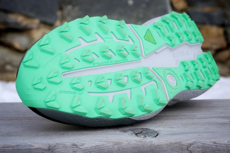 Brooks Caldera 7, semelle et crampons