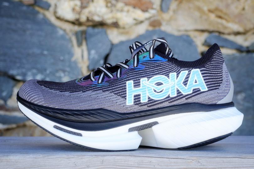 la Hoka Cielo X1, vue latérale extérieure