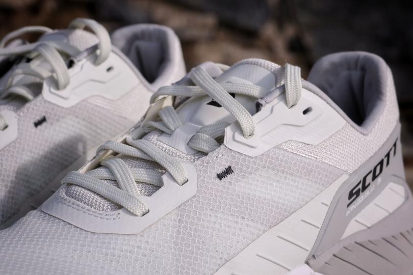 La tige, les lacets, la languette des Scott Kinabalu 3