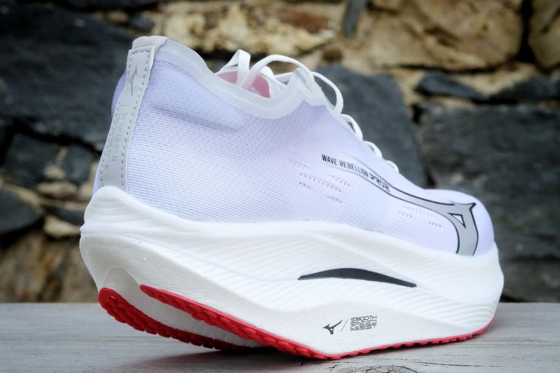 La Mizuno Wave Rebellion Pro 2, le talon, vue arrière