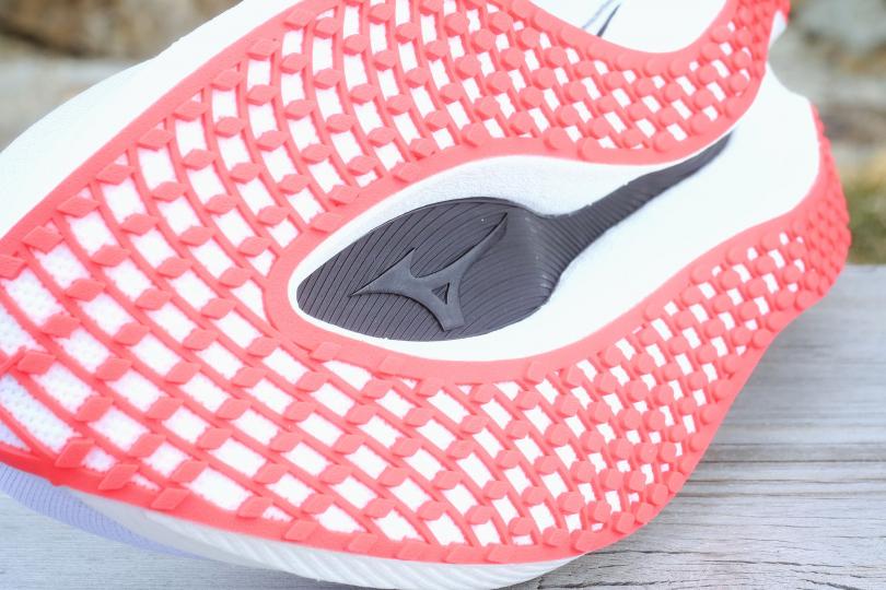 La semelle extérieure de la Mizuno Wave Rebellion Pro 2