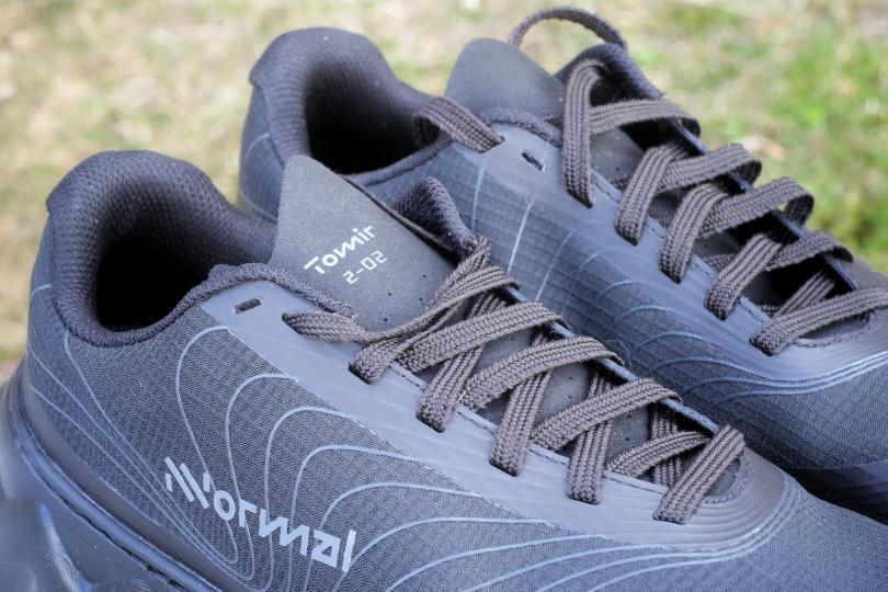 Zoom sur la tige et la languette des NNormal Tomir 2