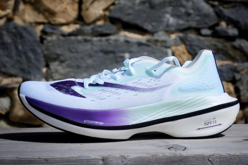 La Kiprun KD 900X LD vue sur le côté