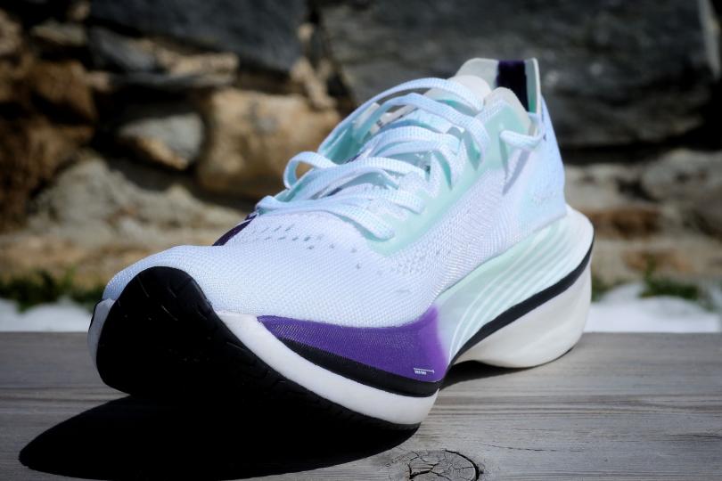 La Kiprun KD 900X LD, vue 3 quarts avant