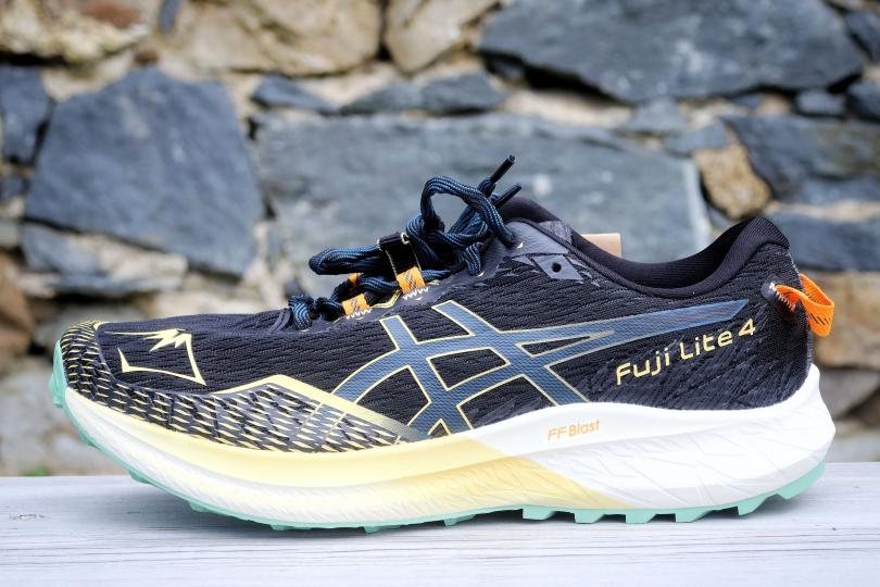 La Asics Fuji Lite 4, vue latérale